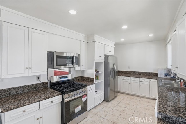 7958 Tampa Ave, Reseda CA: https://media.crmls.org/medias/d2738abd-ee3b-4f81-93e1-617e8cce582b.jpg