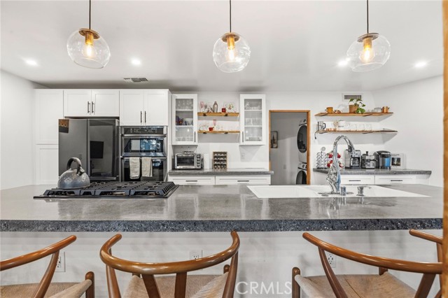 Detail Gallery Image 16 of 43 For 1349 Valley View, Crestline,  CA 92325 - 4 Beds | 3 Baths