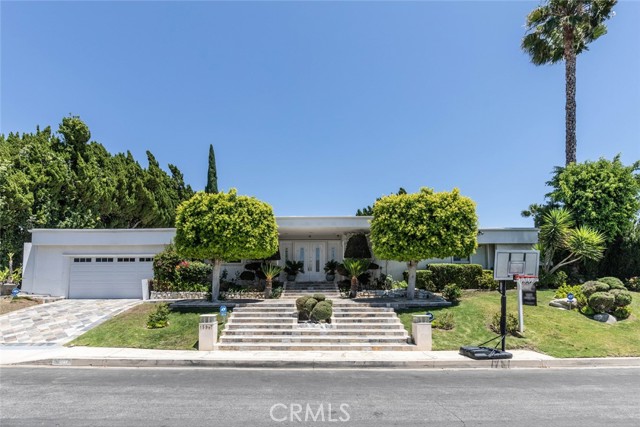 15947 High Knoll Rd, Encino, CA 91436