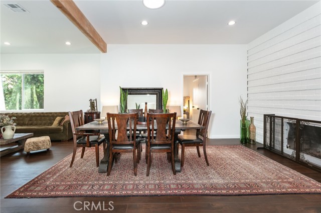 Detail Gallery Image 8 of 29 For 5825 Fulton Ave, Valley Glen,  CA 91401 - 3 Beds | 3 Baths