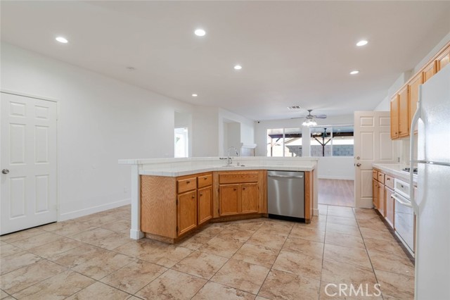 Detail Gallery Image 15 of 43 For 5059 Keston Dr, Palmdale,  CA 93552 - 5 Beds | 2 Baths