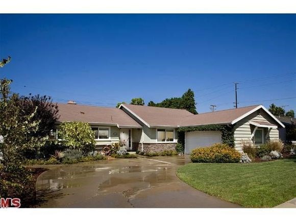 831 E Hoover Avenue Orange, California Beautiful home for rent near Old Towne Orange. This 4-bedroom 2 bathroom house comes with all appliances & Gardener included. LG Washer & Dryer, GE Stove, GE Refrigerator, GE Dishwasher. Upgraded kitchen w/granite countertops, oversized sink, & 30 bottle wine refrigerator. All 4 bedrooms have hardwood floors. Prime location near all major freeways, 5-minute bike ride to Chapman University. This house is an entertainer’s paradise with dual fireplaces, LED lighting throughout, a huge backyard with Gazebo included, 2 car garage & lots driveway and street parking available (non-permit parking street). Recently upgraded with fresh paint, re-glazed bathtub, and much more. Discount offered for Chapman University faculty or administration. All applicants “prospective” tenants and guarantors need to provide a completed rental application and verification of income. The house will be move-in ready August 1st.