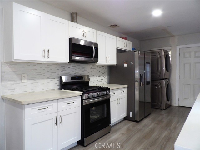 Detail Gallery Image 4 of 17 For 1537 W 60th, Los Angeles,  CA 90047 - 2 Beds | 1 Baths