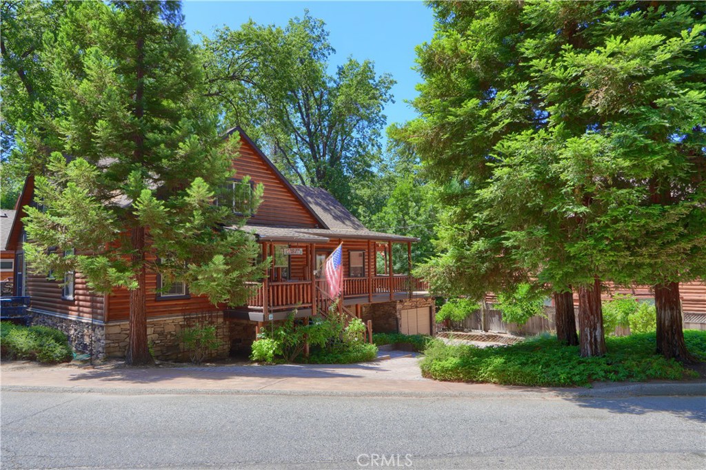 https://media.crmls.org/medias/d275b310-4c42-429e-a251-d62907f25b2b.jpg?preset=X-Large
