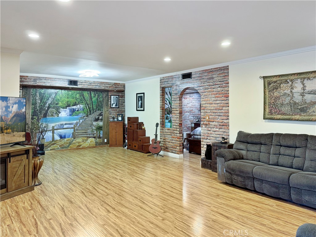 531 N ROSSMORE Avenue #202
