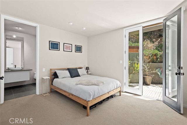 2420 Bowmont Drive, Beverly Hills CA: https://media.crmls.org/medias/d2777a68-f325-4099-b7ef-a784916041d7.jpg