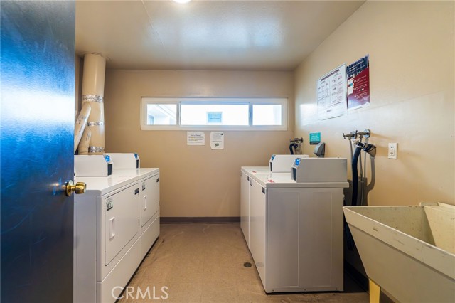 911 N Kings Road, West Hollywood CA: https://media.crmls.org/medias/d27817ed-74a4-4dc7-bf9a-fcaedee2f512.jpg