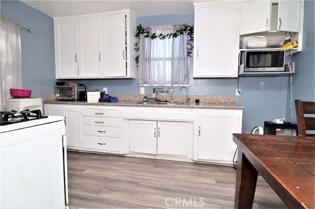 1411 W Ivesbrook Street, Lancaster CA: https://media.crmls.org/medias/d278321b-52b1-43b7-a1e6-07ed1ee465b0.jpg