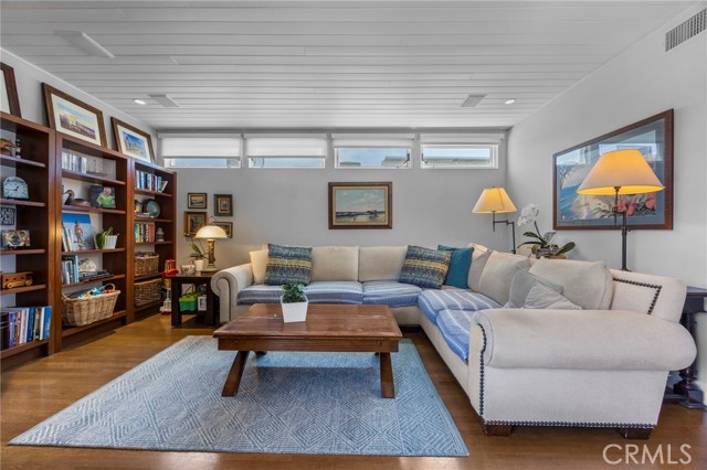 2326 The Strand, Hermosa Beach CA: https://media.crmls.org/medias/d2784e10-bcf7-40e3-be13-3db3a3b5f403.jpg