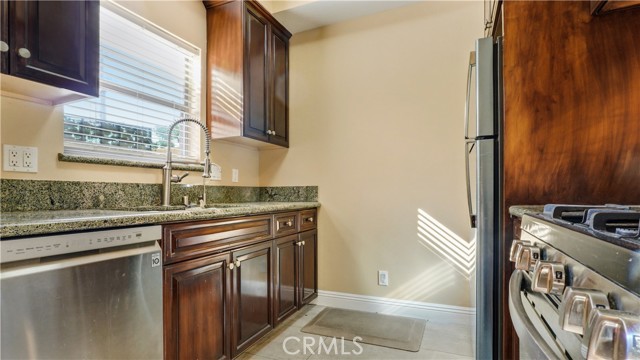 Detail Gallery Image 5 of 32 For 14256 Victory Bld #3,  Van Nuys,  CA 91401 - 2 Beds | 2 Baths
