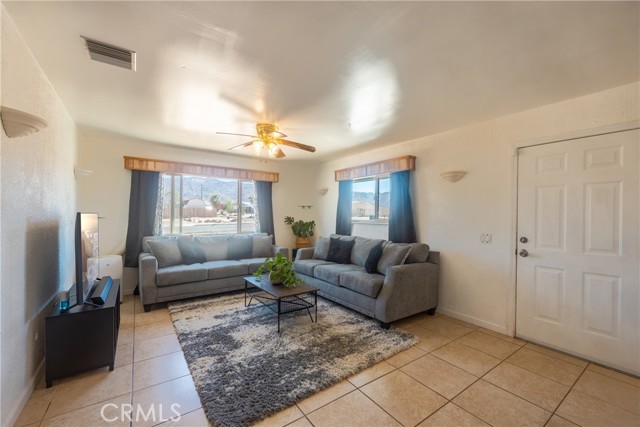 Detail Gallery Image 3 of 29 For 73390 El Paseo Dr, Twentynine Palms,  CA 92277 - 4 Beds | 2 Baths