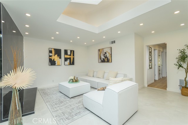 Detail Gallery Image 6 of 48 For 19806 Needles, Chatsworth,  CA 91311 - 3 Beds | 3 Baths