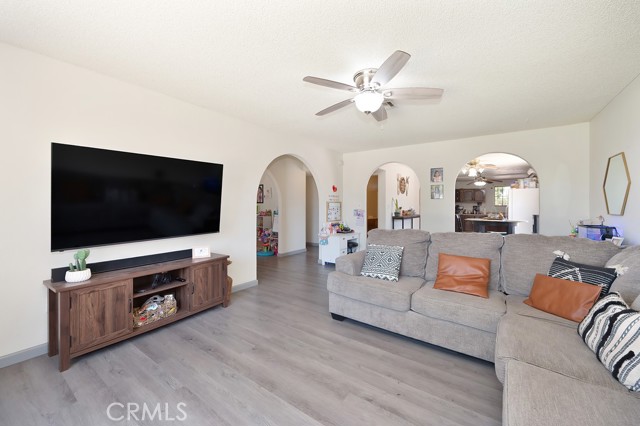 1107 B Street, Brawley CA: https://media.crmls.org/medias/d2791396-0ef7-460e-9507-413038bf0c59.jpg