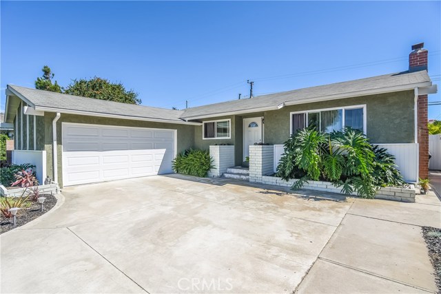 5112 Robinwood Dr, Huntington Beach, CA 92649