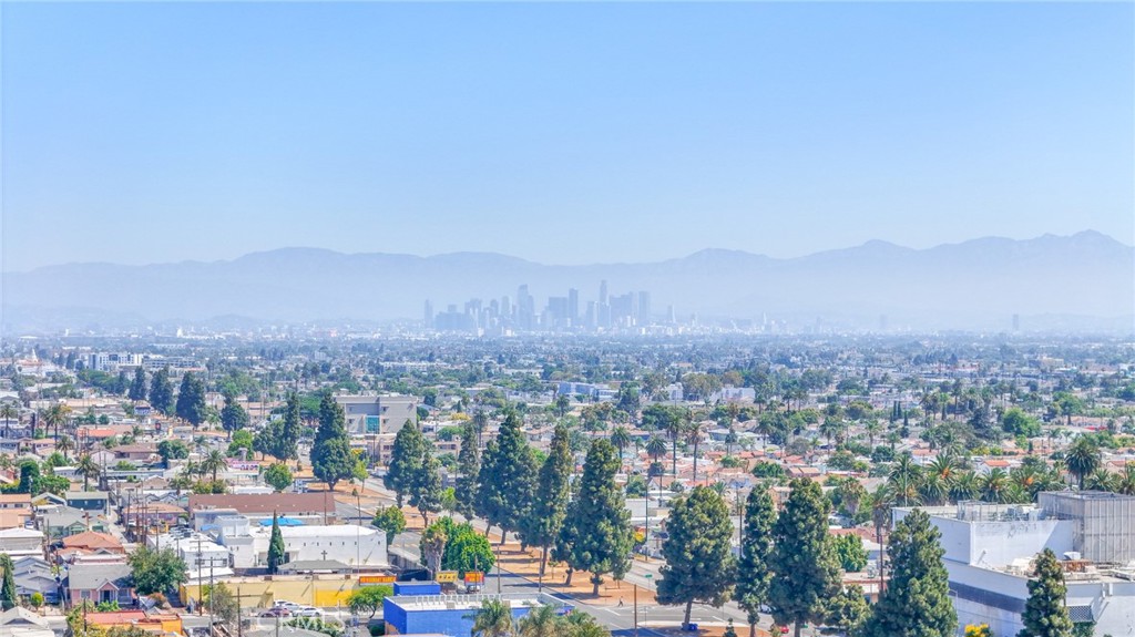 https://media.crmls.org/medias/d279ae06-8ea3-486f-867c-dc671775c06c.jpg?preset=X-Large