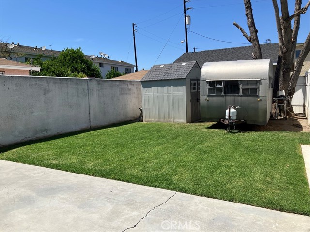 10047 Flora Vista Street, Bellflower CA: https://media.crmls.org/medias/d279e34c-8f62-4fa2-87c4-6a3a7ab884e7.jpg