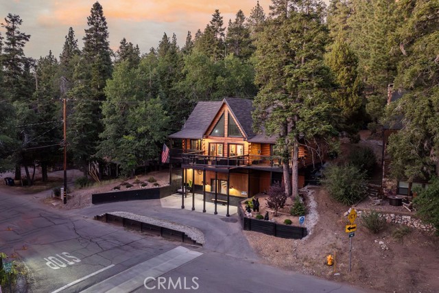 893 Silver Tip Drive, Big Bear CA: https://media.crmls.org/medias/d27aa085-079e-4bcc-8e0f-2792762dfd08.jpg