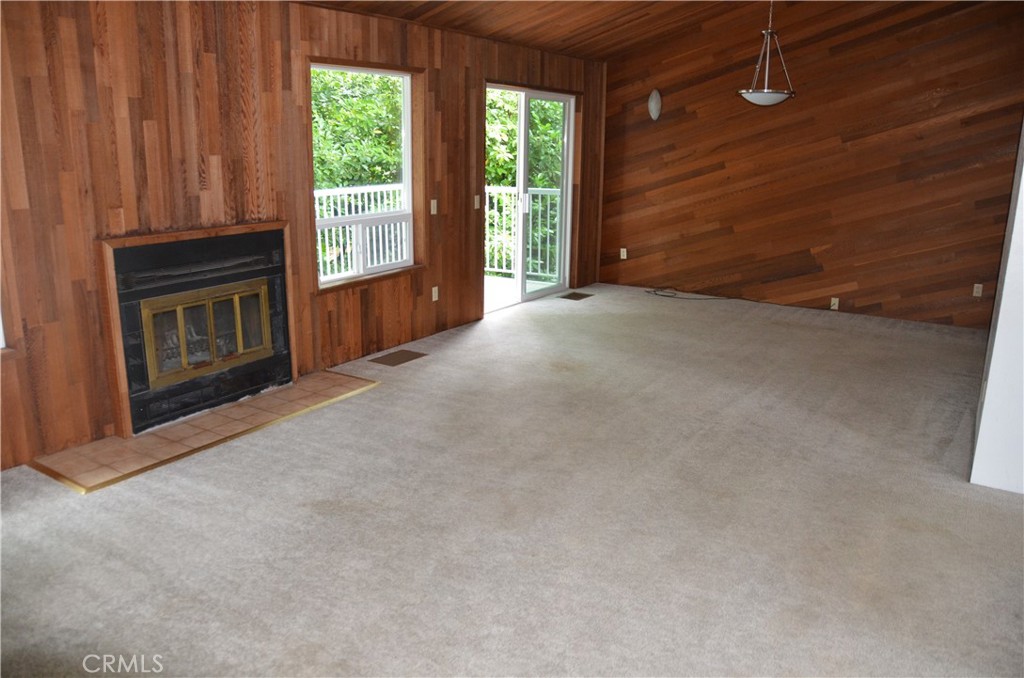 https://media.crmls.org/medias/d27aa0d6-307f-4d0c-bdb1-8d7a9a882bd4.jpg?preset=X-Large