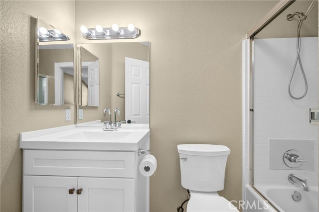 Detail Gallery Image 18 of 26 For 566 Hooper, Simi Valley,  CA 93065 - 3 Beds | 2/1 Baths