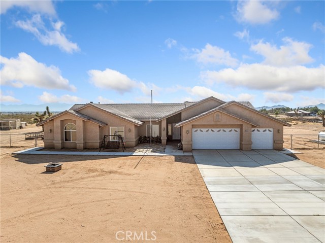 15454 Mustang Avenue, Apple Valley CA: https://media.crmls.org/medias/d27b630b-1d44-40b0-a2d7-e641b10c0e57.jpg