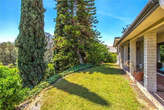 1872 Arroyo Drive, Riverside CA: https://media.crmls.org/medias/d27c2422-c0a4-4b93-a8bc-87f76b606ac7.jpg