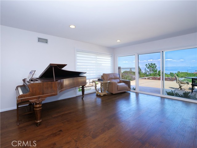 Detail Gallery Image 5 of 39 For 6125 Monero Dr, Rancho Palos Verdes,  CA 90275 - 4 Beds | 2 Baths