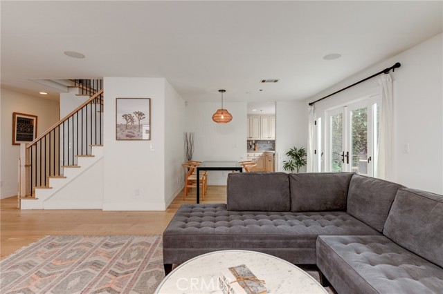 Detail Gallery Image 7 of 42 For 1924 Ruhland Ave #B,  Redondo Beach,  CA 90278 - 3 Beds | 2/1 Baths