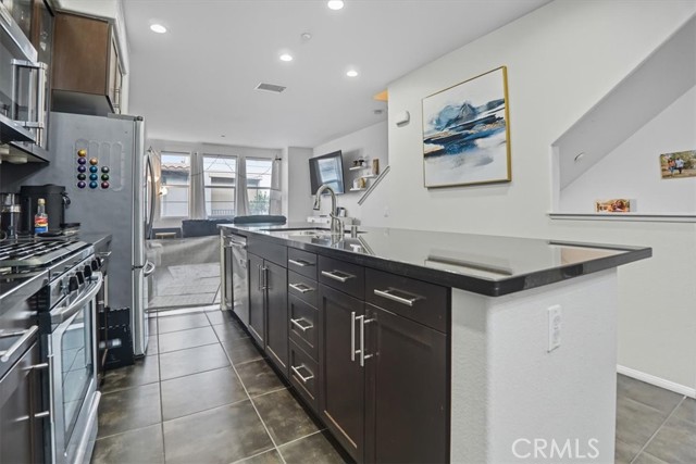 965 Acacia Lane, Montebello CA: https://media.crmls.org/medias/d27cd3ee-2aa9-4504-9bf4-b94a906ec10e.jpg