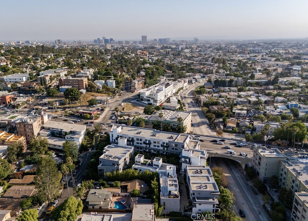 https://media.crmls.org/medias/d27d4e36-a08f-4786-b3f6-5a3327ebbb8e.jpg?preset=X-Large