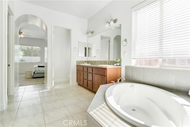 Detail Gallery Image 31 of 43 For 9119 Claro De Luna Dr, Bakersfield,  CA 93314 - 4 Beds | 2/1 Baths