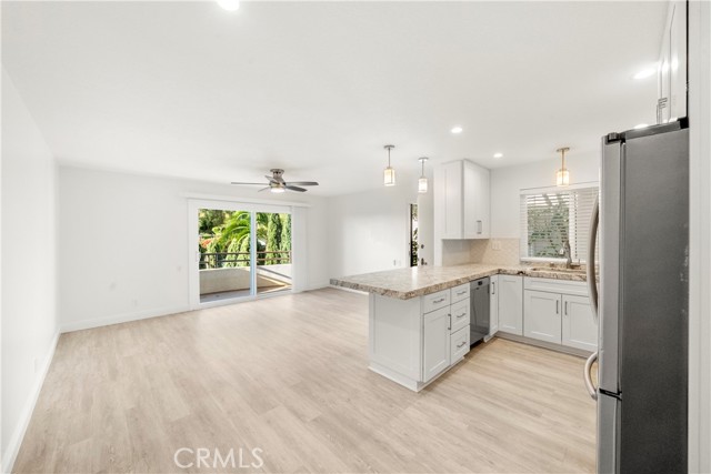 Detail Gallery Image 2 of 26 For 352 Y Place #B,  Laguna Beach,  CA 92651 - 2 Beds | 1/1 Baths