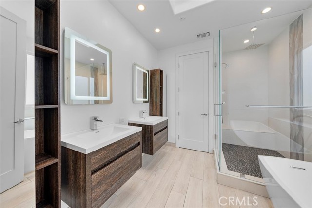 2214 Warfield Avenue, Redondo Beach, California 90278, 4 Bedrooms Bedrooms, ,3 BathroomsBathrooms,Residential,Sold,Warfield,SB24110583