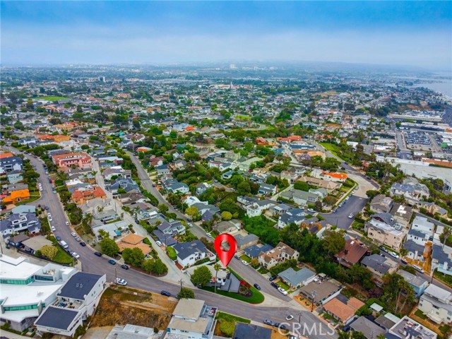 Detail Gallery Image 24 of 28 For 300 Holmwood Dr, Newport Beach,  CA 92663 - 3 Beds | 2 Baths