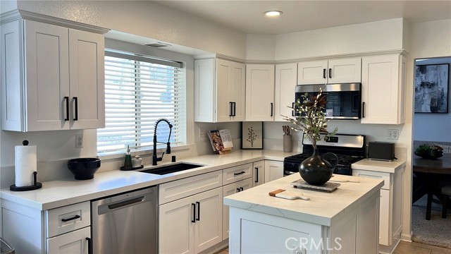 Image 4 of 18 For 9234 Loquat Drive