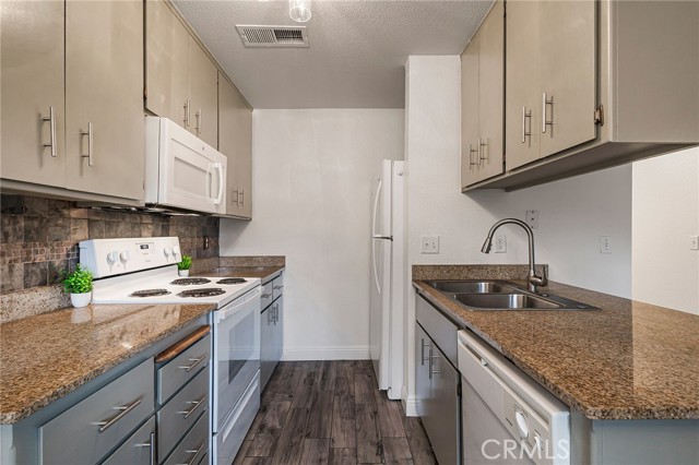 Detail Gallery Image 9 of 34 For 2055 Amanda Way #29,  Chico,  CA 95928 - 3 Beds | 2 Baths
