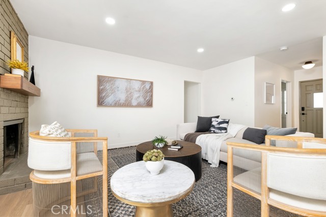 Detail Gallery Image 7 of 23 For 19844 Hemmingway St, Winnetka,  CA 91306 - 4 Beds | 2 Baths