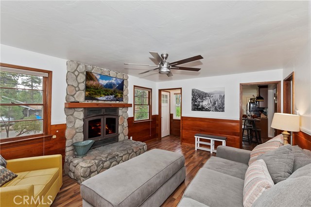 Detail Gallery Image 6 of 31 For 41617 Brownie Ln, Big Bear Lake,  CA 92315 - 4 Beds | 3 Baths