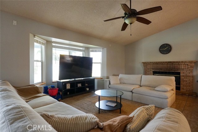 Detail Gallery Image 12 of 30 For 10910 Mohican, Bakersfield,  CA 93312 - 3 Beds | 2 Baths