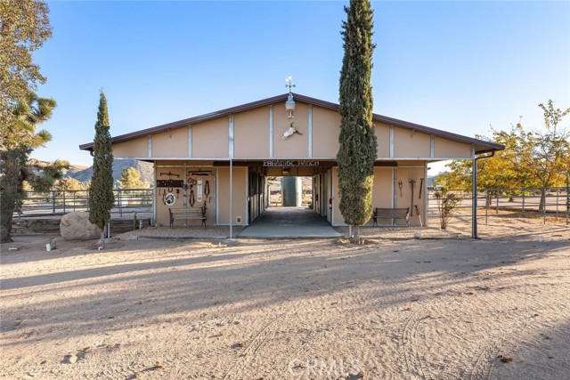 Detail Gallery Image 5 of 47 For 3078 Acacia Ave, Pioneertown,  CA 92268 - 4 Beds | 3 Baths