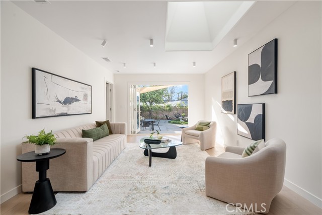 Detail Gallery Image 10 of 31 For 5625 Saint Clair Ave, Valley Village,  CA 91607 - 3 Beds | 2 Baths