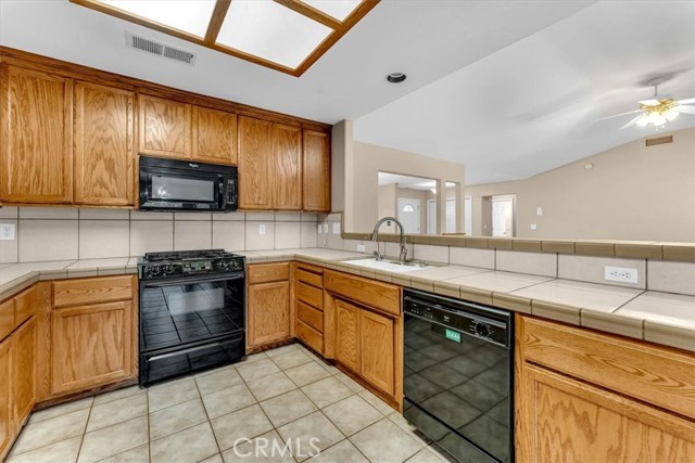 Detail Gallery Image 15 of 52 For 225 Crater Lake Dr, Chico,  CA 95973 - 4 Beds | 3 Baths