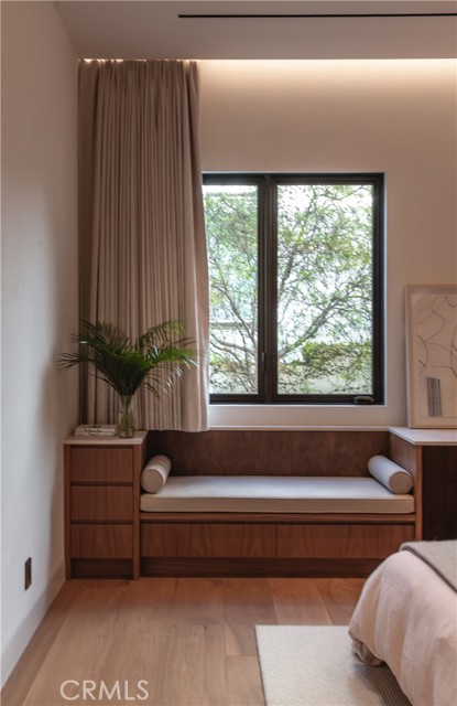 101 N Poinsettia Avenue, Manhattan Beach CA: https://media.crmls.org/medias/d284d7aa-a687-45d6-ab31-c20769ac912b.jpg