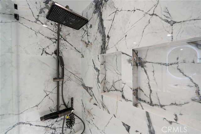 Detail Gallery Image 28 of 51 For 15631 Sunburst Ln, Huntington Beach,  CA 92647 - 5 Beds | 3/1 Baths