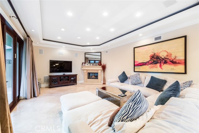 Detail Gallery Image 20 of 52 For 12530 Collins St, Valley Glen,  CA 91607 - 6 Beds | 5/1 Baths
