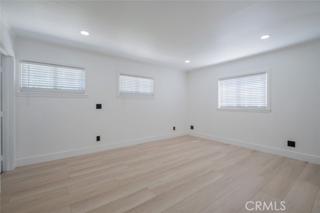 9830 Foothill Boulevard, Sylmar CA: https://media.crmls.org/medias/d285ca9d-d1a6-40fd-82fb-df31f2b960cb.jpg