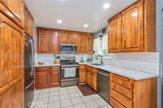 6858 John Dr, Jurupa Valley CA: https://media.crmls.org/medias/d285f2d4-b1d5-46cf-9053-e86820f12629.jpg