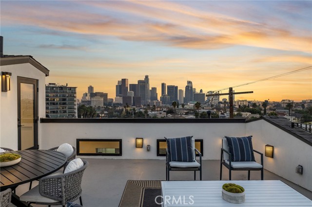 Detail Gallery Image 5 of 17 For 953 1/2 Everett St, Los Angeles,  CA 90026 - 2 Beds | 2/1 Baths