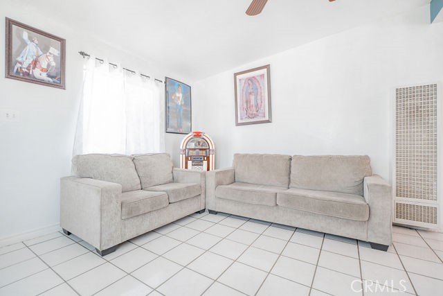 https://media.crmls.org/medias/d2878513-6c6d-4354-9cfd-d49ac6d419f7.jpg?preset=X-Large