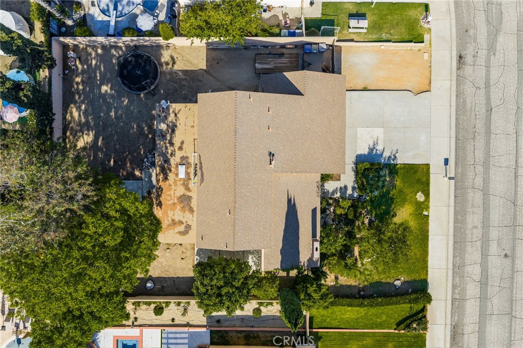 https://media.crmls.org/medias/d2885df3-61e5-48bf-873a-7426815aff1f.jpg?preset=X-Large