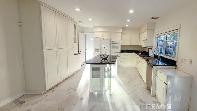 Detail Gallery Image 13 of 38 For 42 Almond Tree Ln, Irvine,  CA 92612 - 3 Beds | 2 Baths